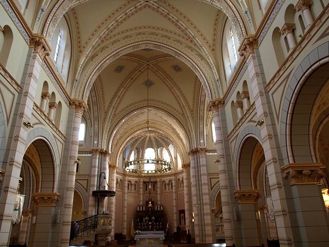 Romai Katolikus Templom Belso002.JPG