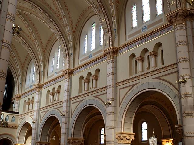 Romai Katolikus Templom Belso003.JPG