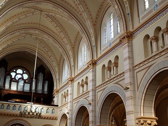 Romai Katolikus Templom Belso004.JPG