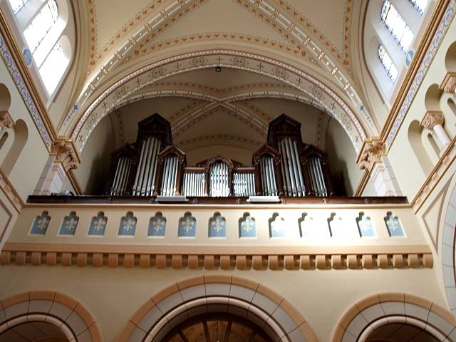 Romai Katolikus Templom Belso005.JPG