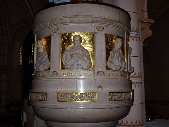 Romai Katolikus Templom Belso013.JPG