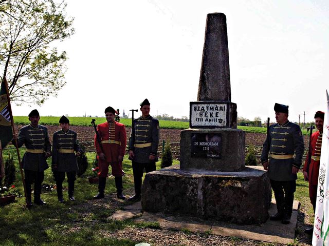 01. Kismajteny emlekmu