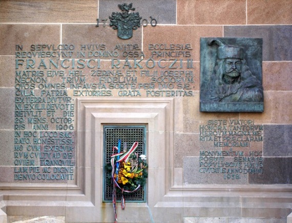 06. kassa rakoczi emlektabla dom