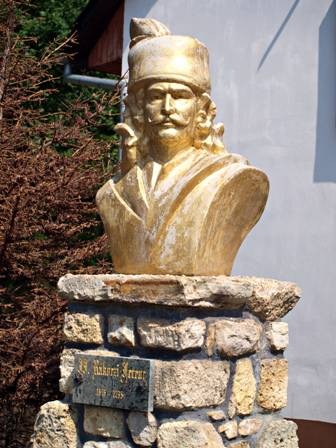 06. komloska rakoczi mellszobor 02