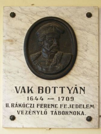 18. gyongyos vak bottyan emlektabla