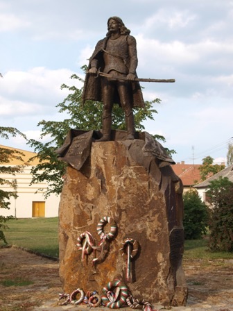 20. gyongyos rakoczi szobor