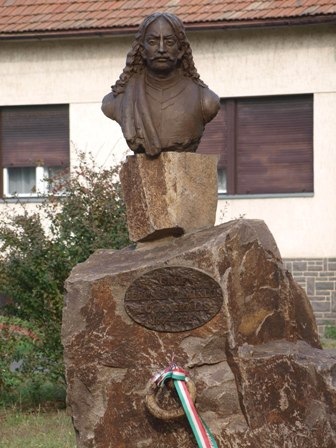 22. gyongyos bercsenyi miklps szobor