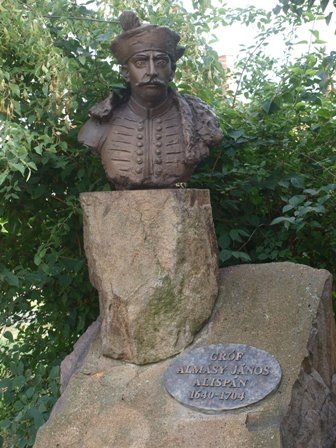 23. gyongyos almasy janos szobor