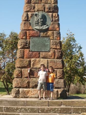 15. romhany rakoczi emlekmu a fiukkal