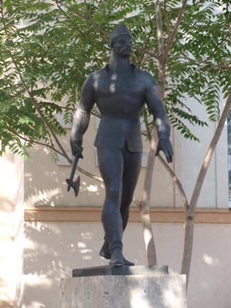 01. mateszalka esze tamas szobor