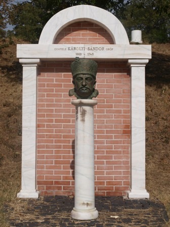 10. erdod karolyi sandor szobor