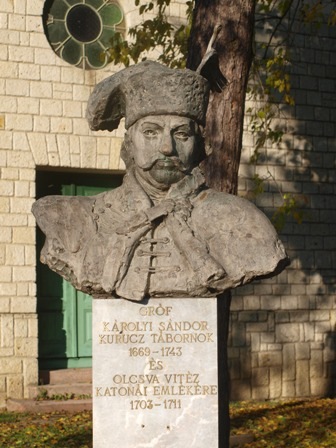 13. olcsva karolyi sandor szobra