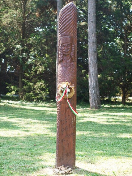 16. balatonkenese rakoczi emlekoszlop