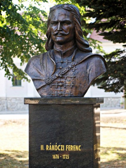 01. zirc rakoczi szobor