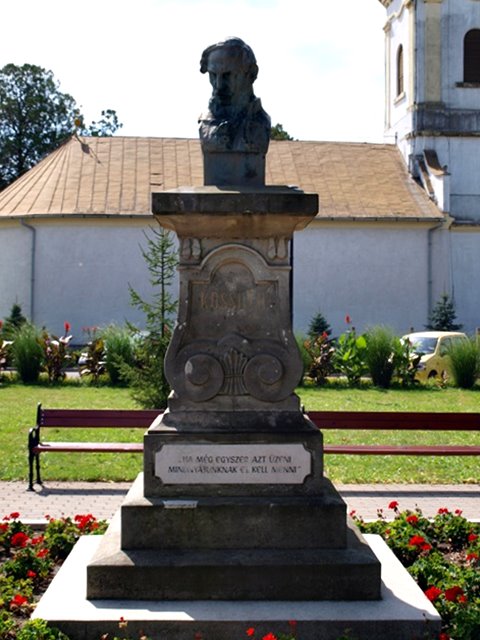 06. Buj Kossuth szobor