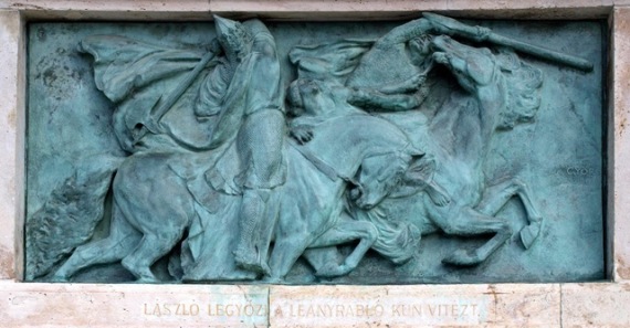 13. hosok tere szent laszlo dombormu