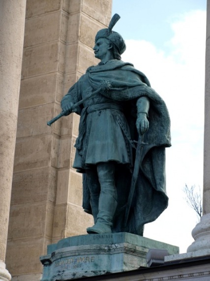 32. hosok tere thokoly imre