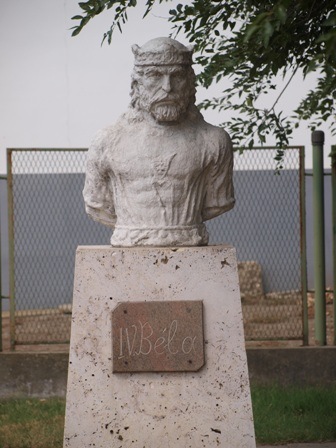 09. tapioszentmarton sebestyen benedek iv bela szobra