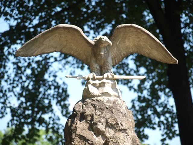 Osvath Imre hosok emlekoszlopa