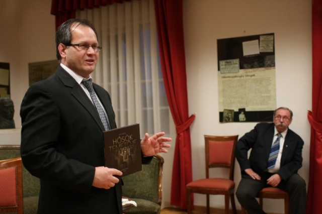 26. nyiregyhaza hosok temetoje kotetbemutato 04