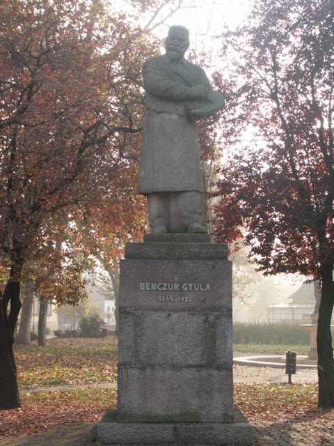Benczúr Gyula szobra 01. benczur gyula szobor