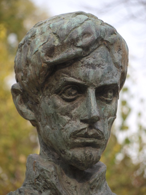 Nyiregyhaza Vigh Tanas Petofi szobor 03