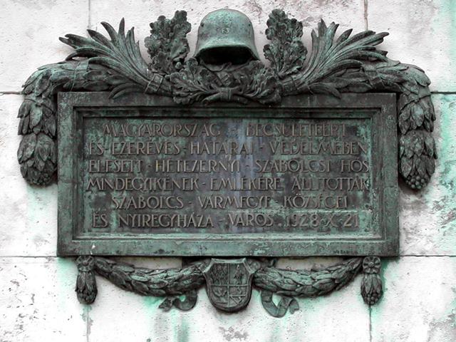 Nyiregyhaza Hosok szobra 06