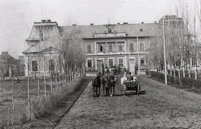 Nyiregyhaza Huszar laktanya 02