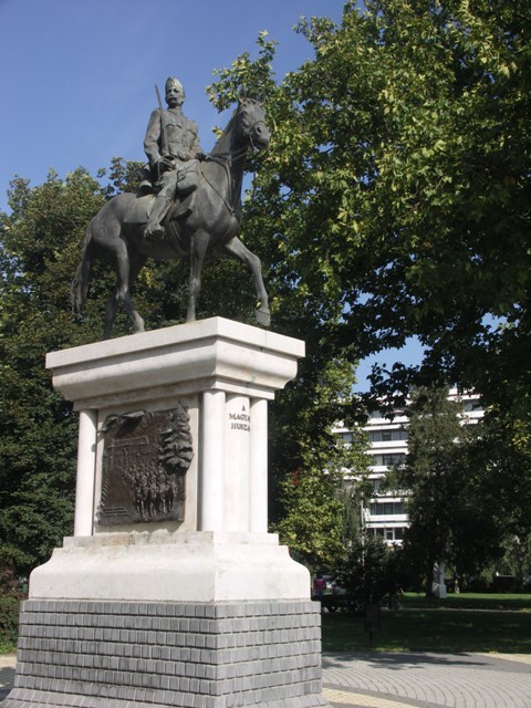 01. Nyiregyhaza Magyar husza szobra