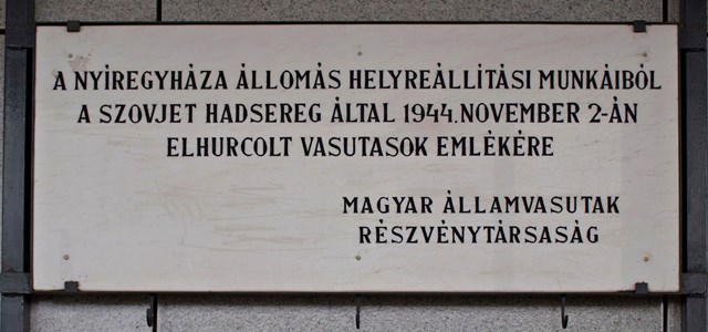 Elhurcolt vasutasok emléktáblája 25. vasutallomas emlektabla