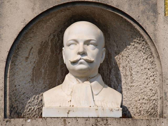 Nyiregyhaza Domjan Elek siremlek 02